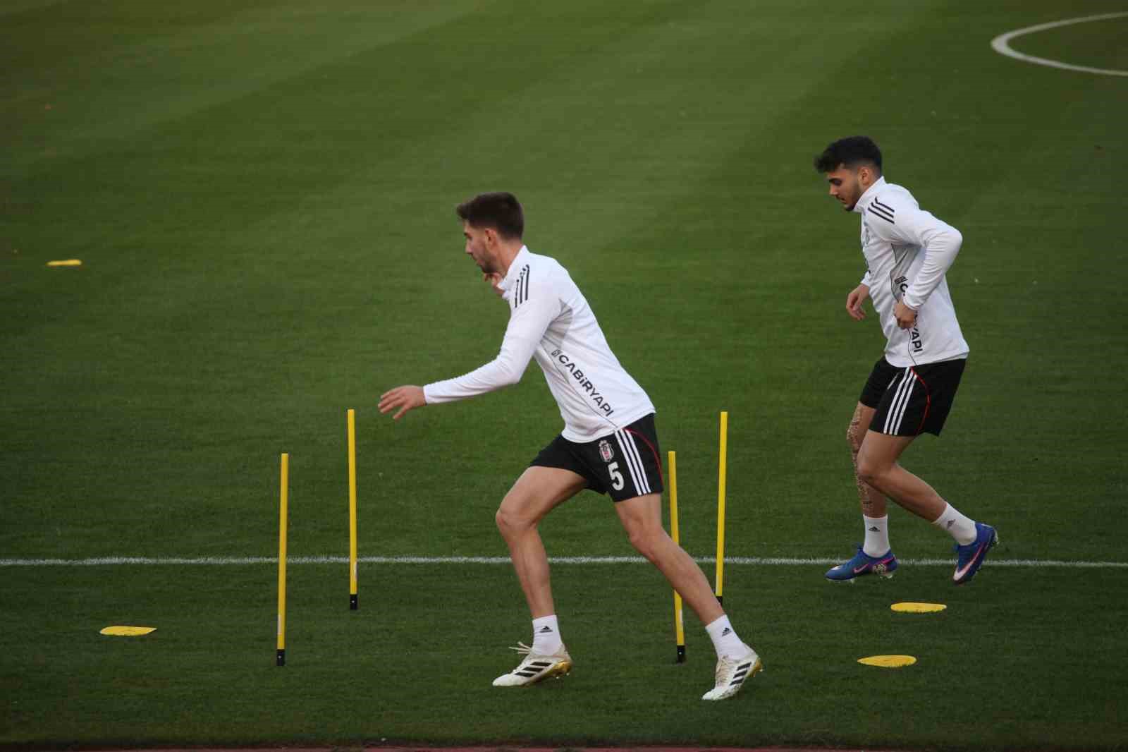 Beşiktaş’ta devre arası çalışmalarını Antalya’da sürdürdü
