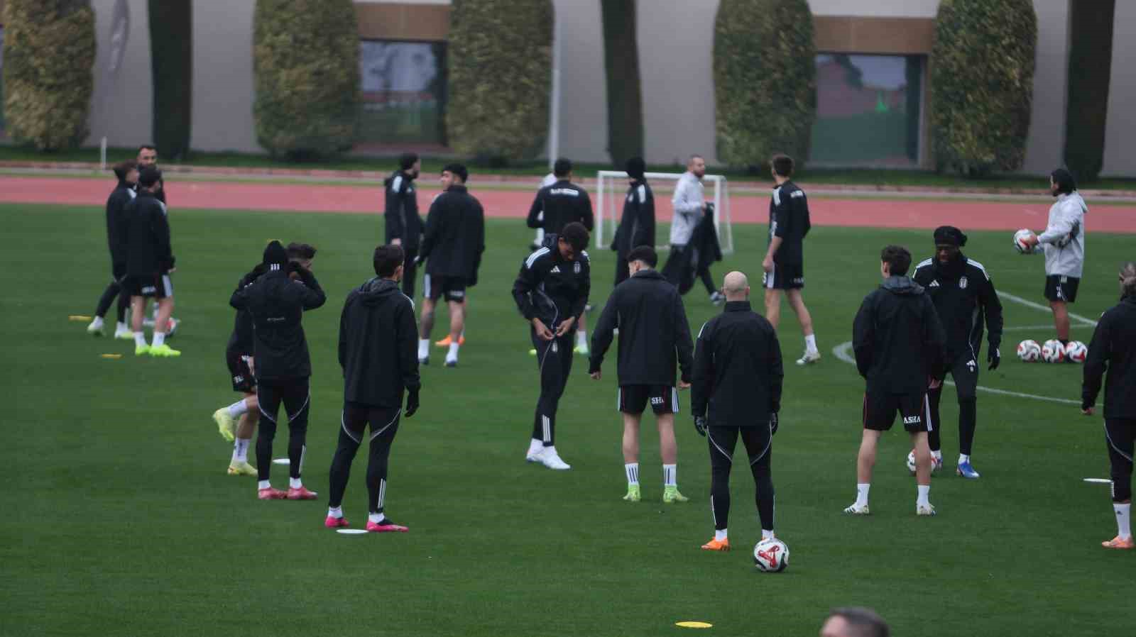 Beşiktaş’ta devre arası çalışmalarını Antalya’da sürdürüyor
