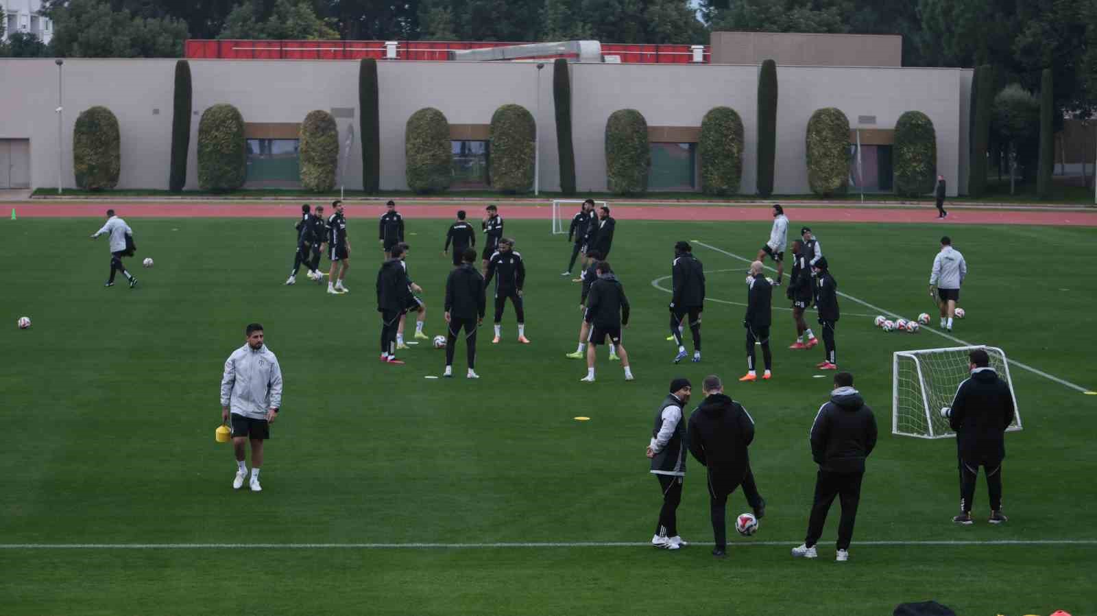Beşiktaş’ta devre arası çalışmalarını Antalya’da sürdürüyor
