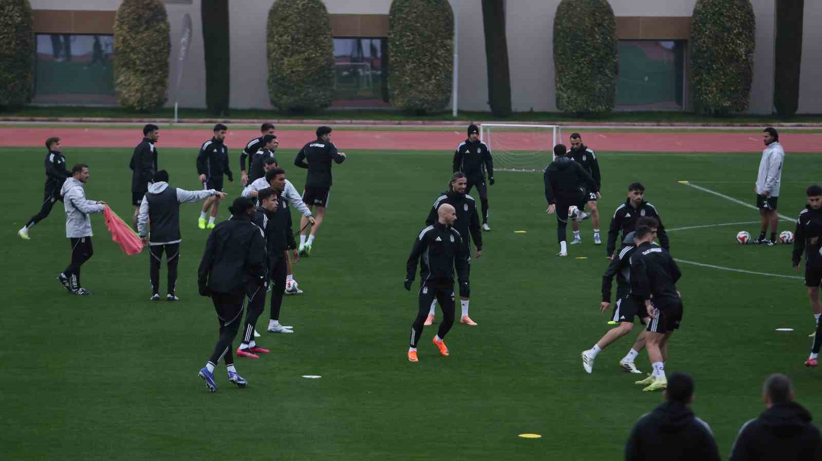 Beşiktaş’ta devre arası çalışmalarını Antalya’da sürdürüyor
