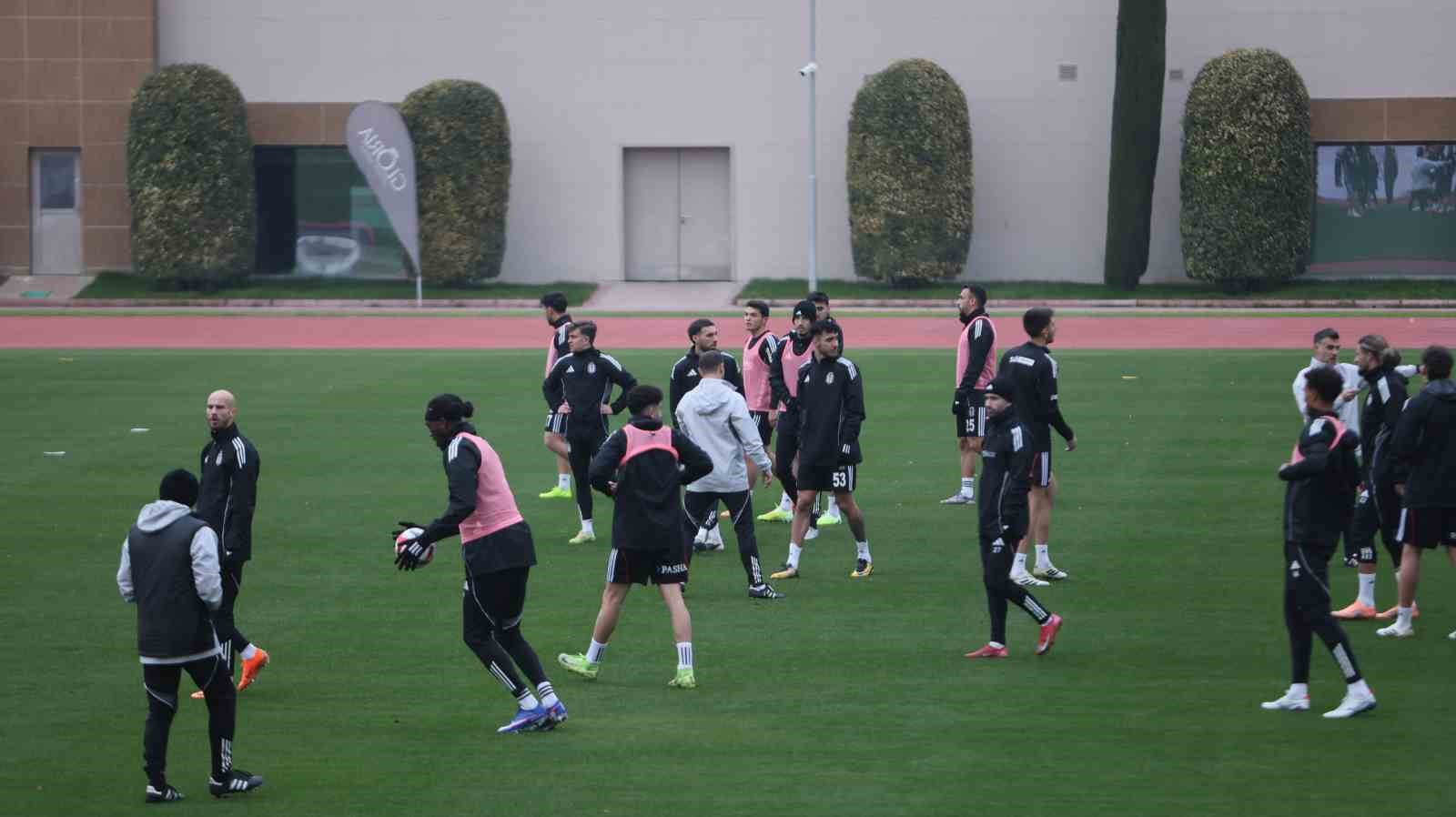 Beşiktaş’ta devre arası çalışmalarını Antalya’da sürdürüyor
