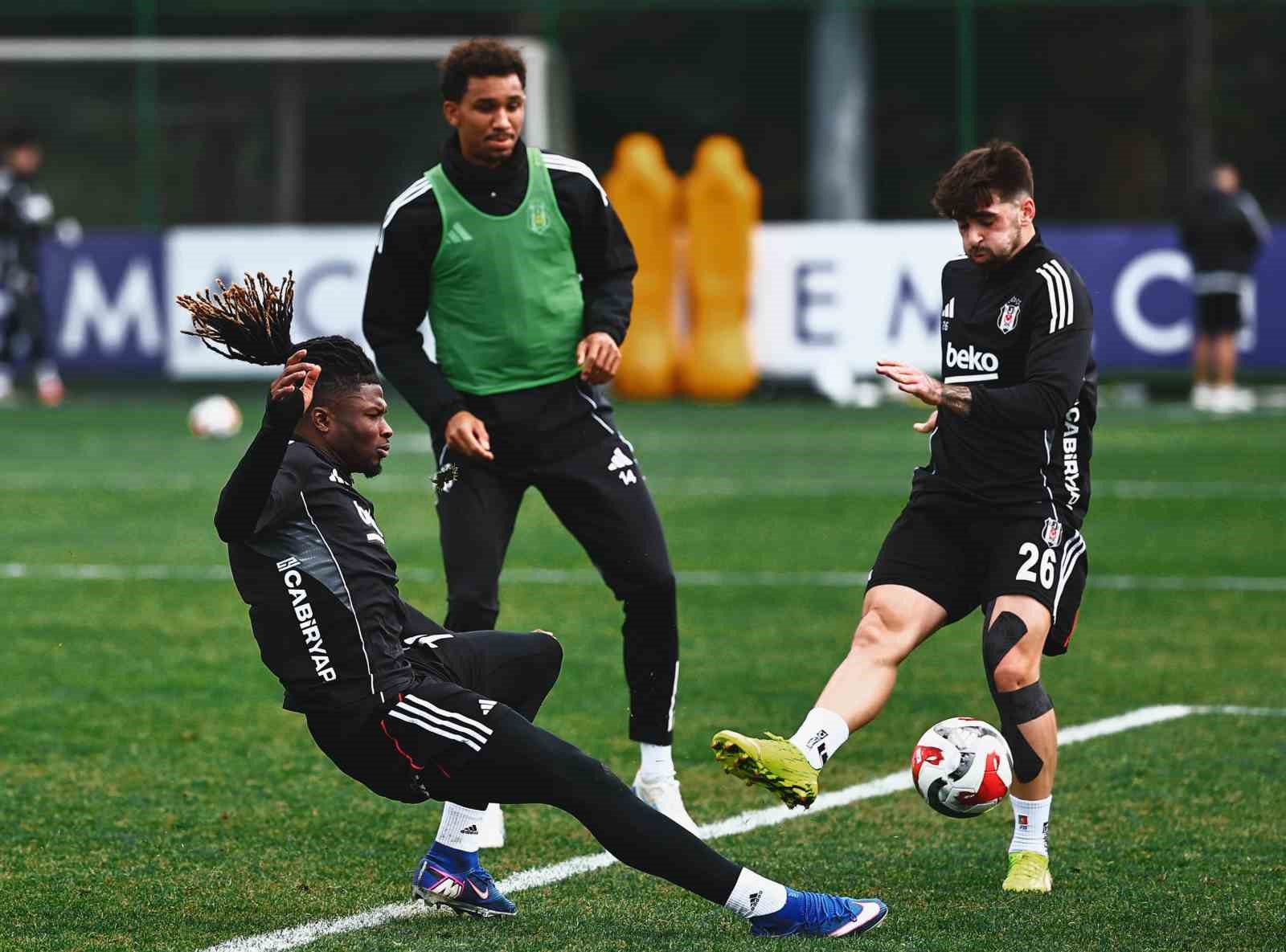 Beşiktaş’ta Konyaspor maçı hazırlıkları devam etti
