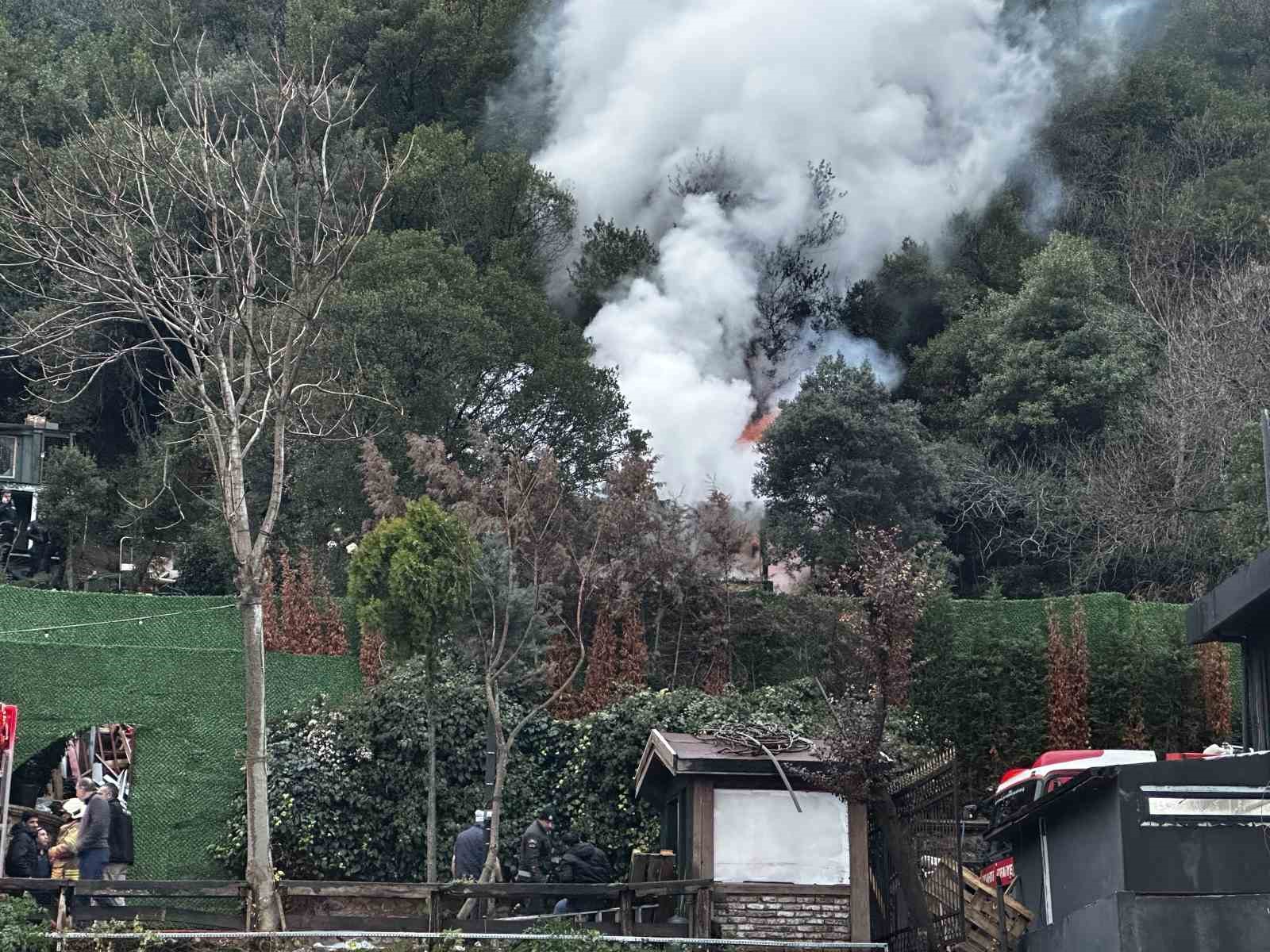 Beşiktaş’ta korkutan yangın: Müştemilat alev alev yandı
