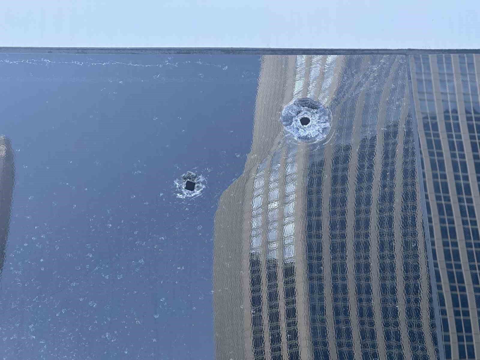 Beşiktaş’ta kurşun yağmurunda kalan servis araçları görüntülendi
Beşiktaş’ta kurşun yağmurunda kalan servis araçları görüntülendi