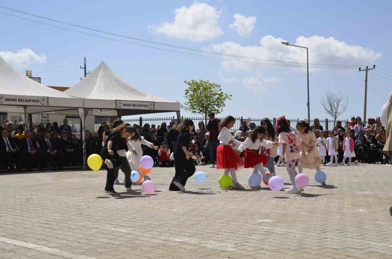 Besni’de 23 Nisan coşkusu
