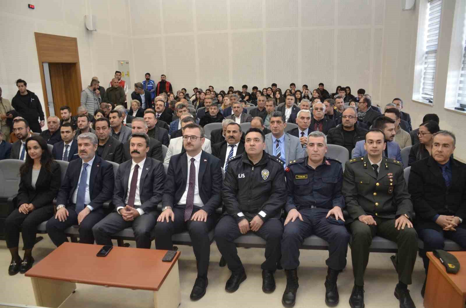 Besni’de İstiklal Marşı’nın ruhunu öğrenciler yaşattı
