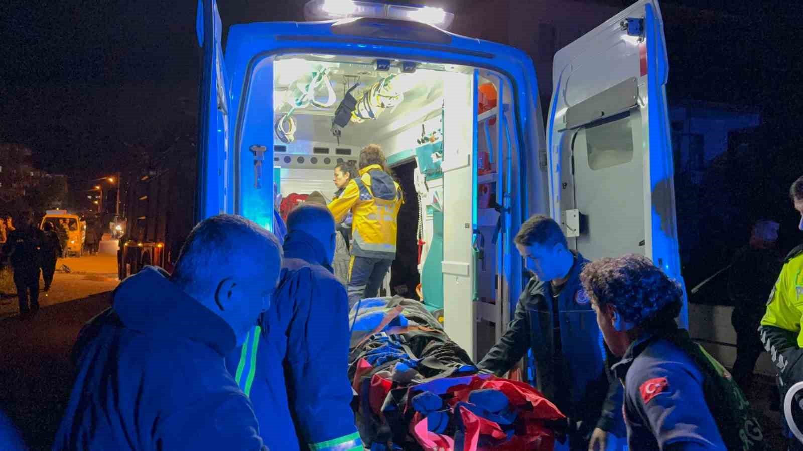 Beton bloğa çarpan Tofaş hurdaya döndü: 1 yaralı
