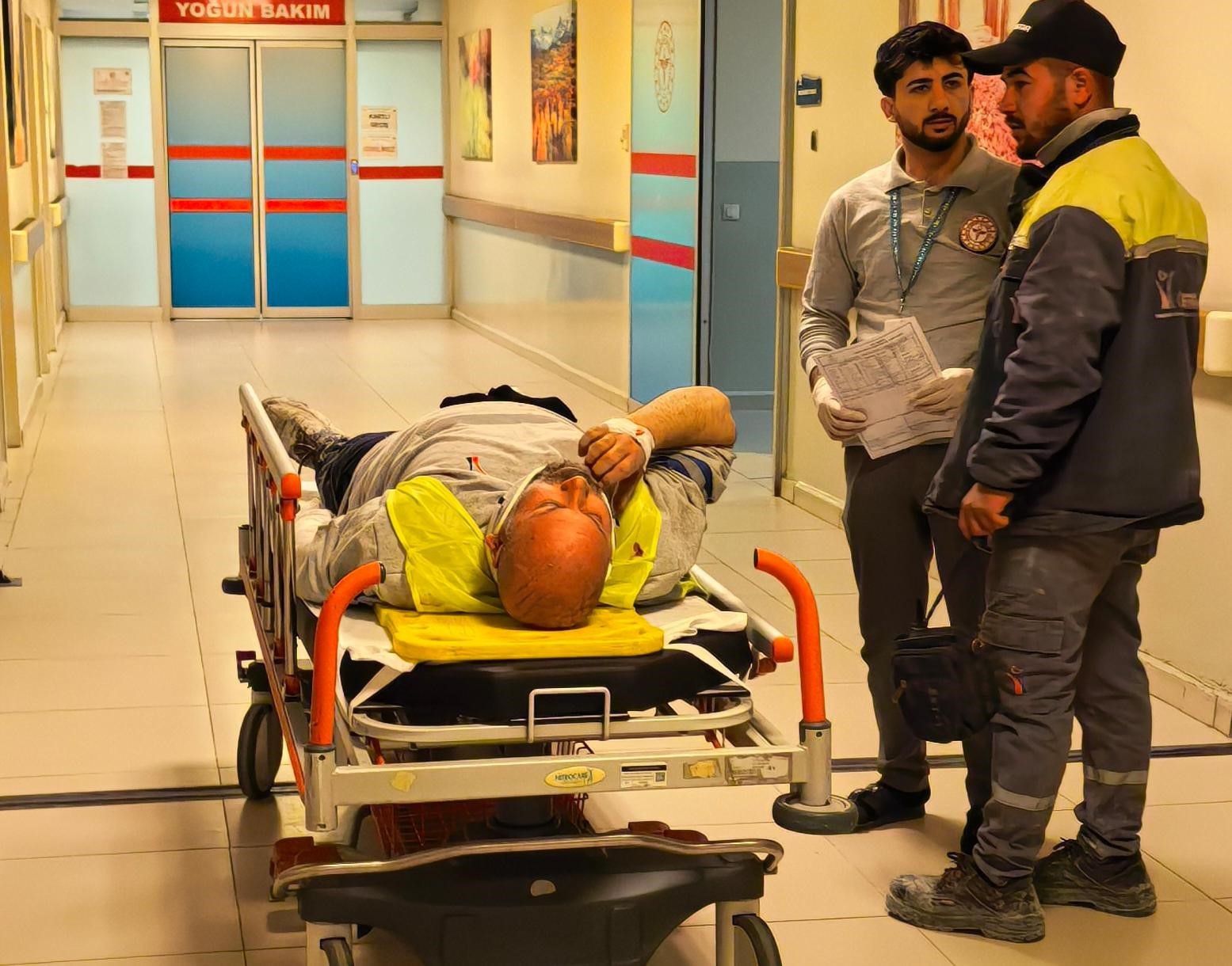 Beton mikseri şarampole yuvarlandı
