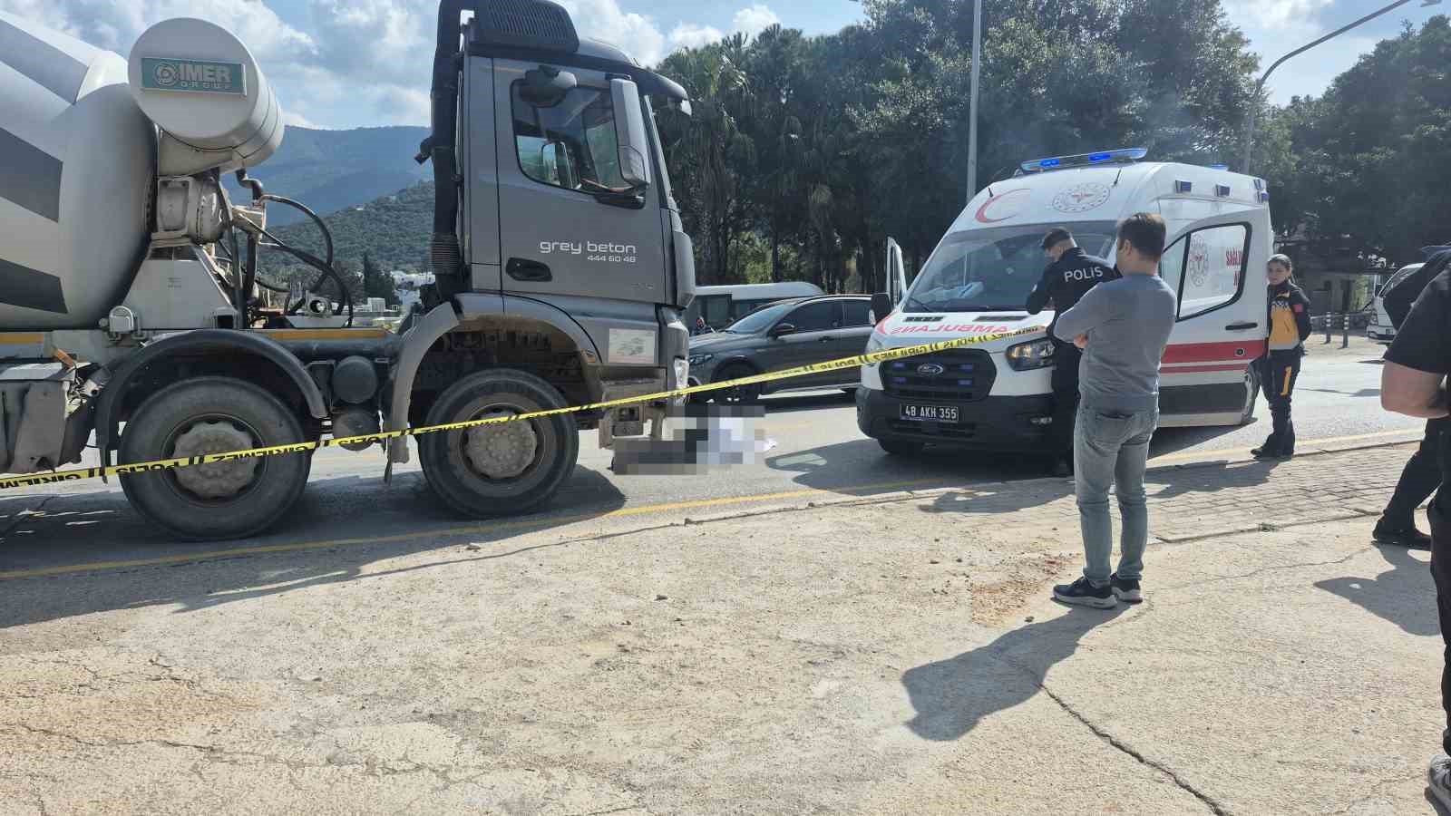 Beton mikserinin çarptığı yaya hayatını kaybetti

