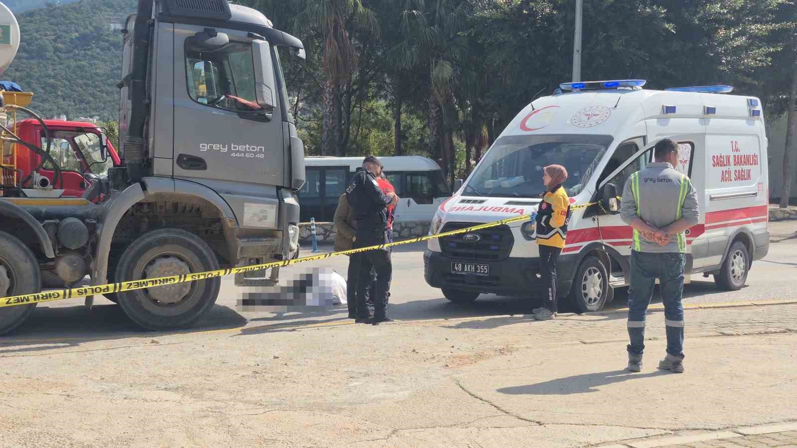 Beton mikserinin çarptığı yaya hayatını kaybetti
