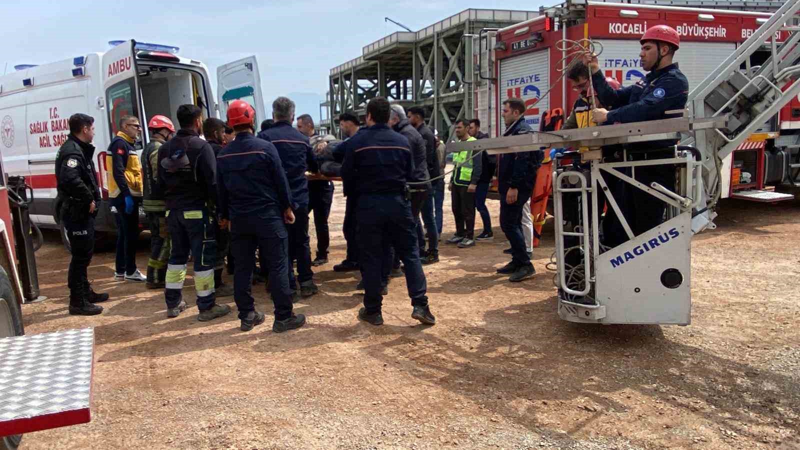 Beton perdah makinesinin çarptığı işçi ağır yaralandı
