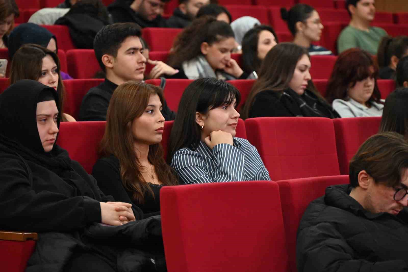 BEUN Bilim Kafe’de Bağımlılıkla Mücadelenin Önemine Dikkat Çekildi
