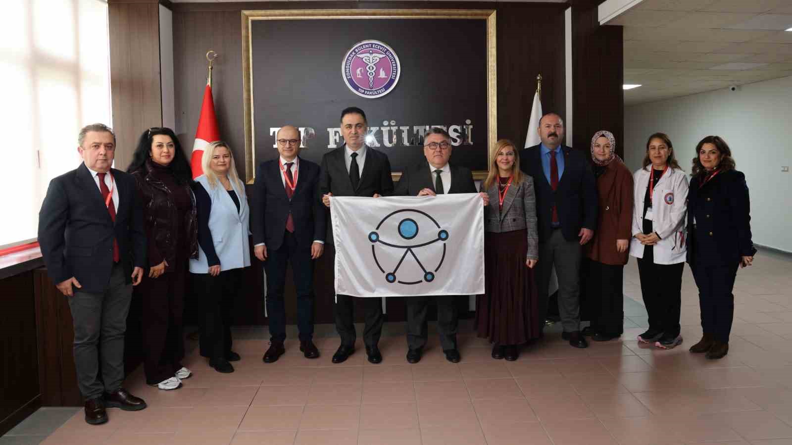 BEUN Tıp Fakültesine "Erişilebilirlik Belgesi" ve "Erişilebilirlik Logolu Bayrak" takdim edildi
BEUN Tıp Fakültesine "Erişilebilirlik Belgesi" ve "Erişilebilirlik Logolu Bayrak" takdim edildi