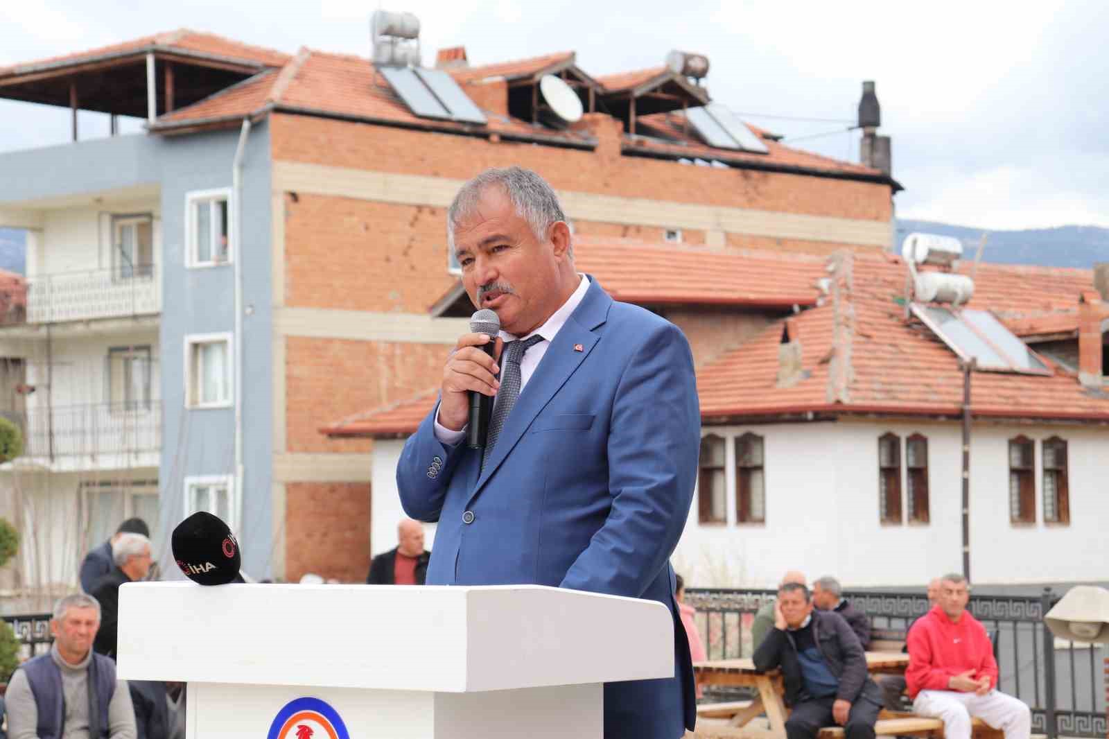 Beyağaç Merkez Çarşı Camii ibadete açıldı
