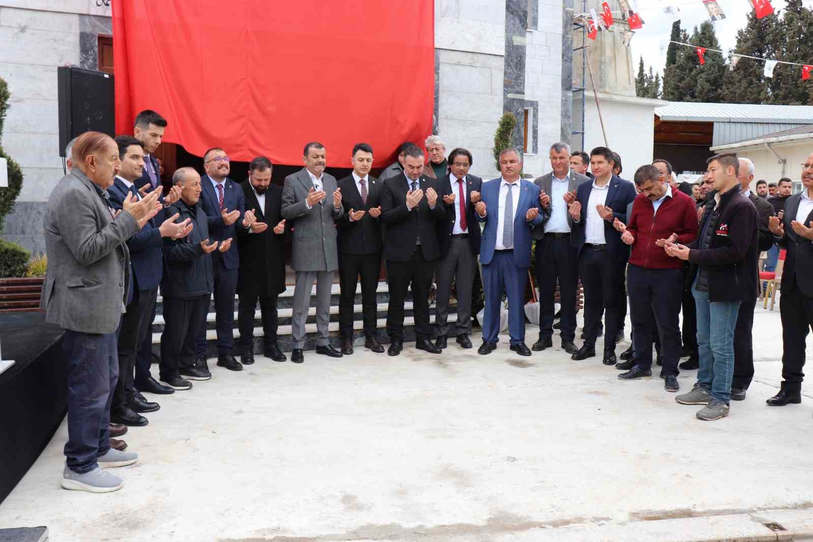 Beyağaç Merkez Çarşı Camii ibadete açıldı

