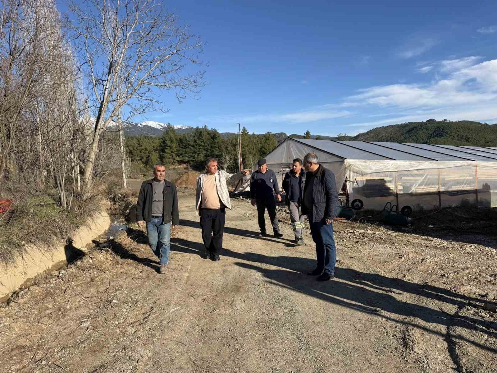 Beyağaç’ta arazi yolları düzenleniyor
