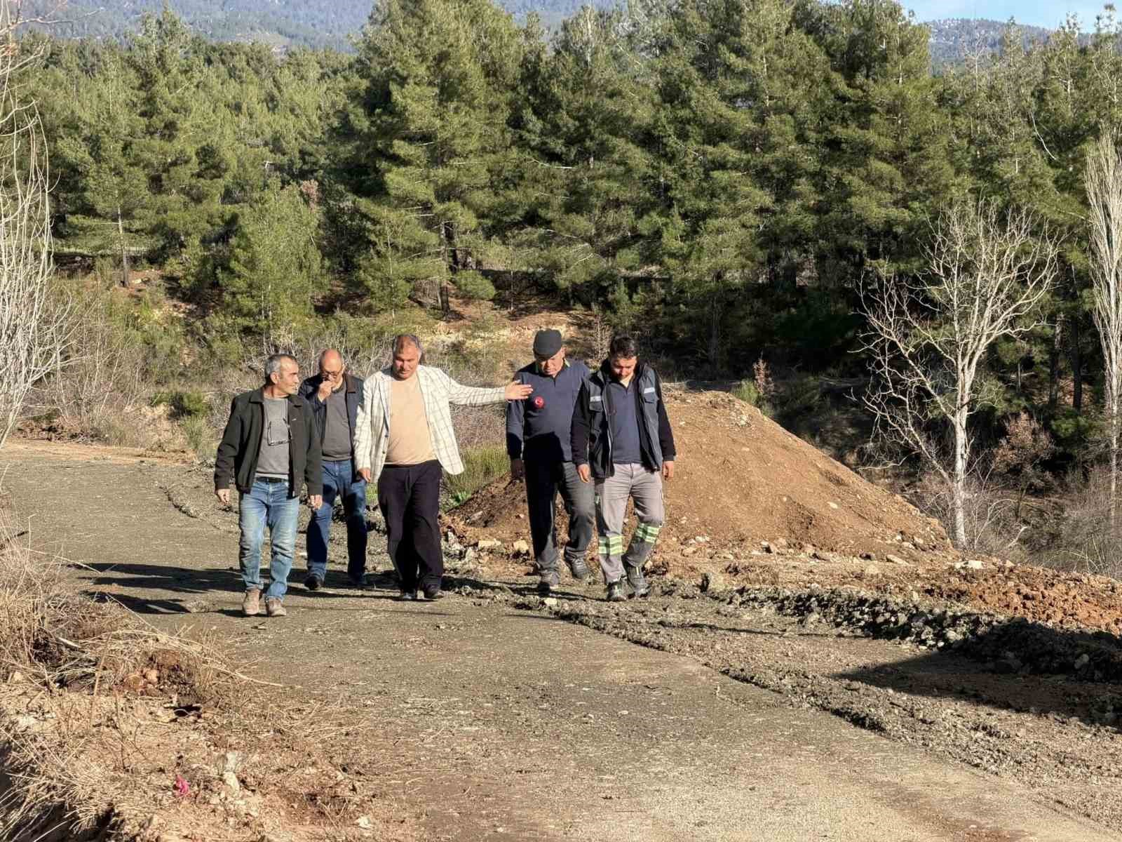 Beyağaç’ta arazi yolları düzenleniyor
