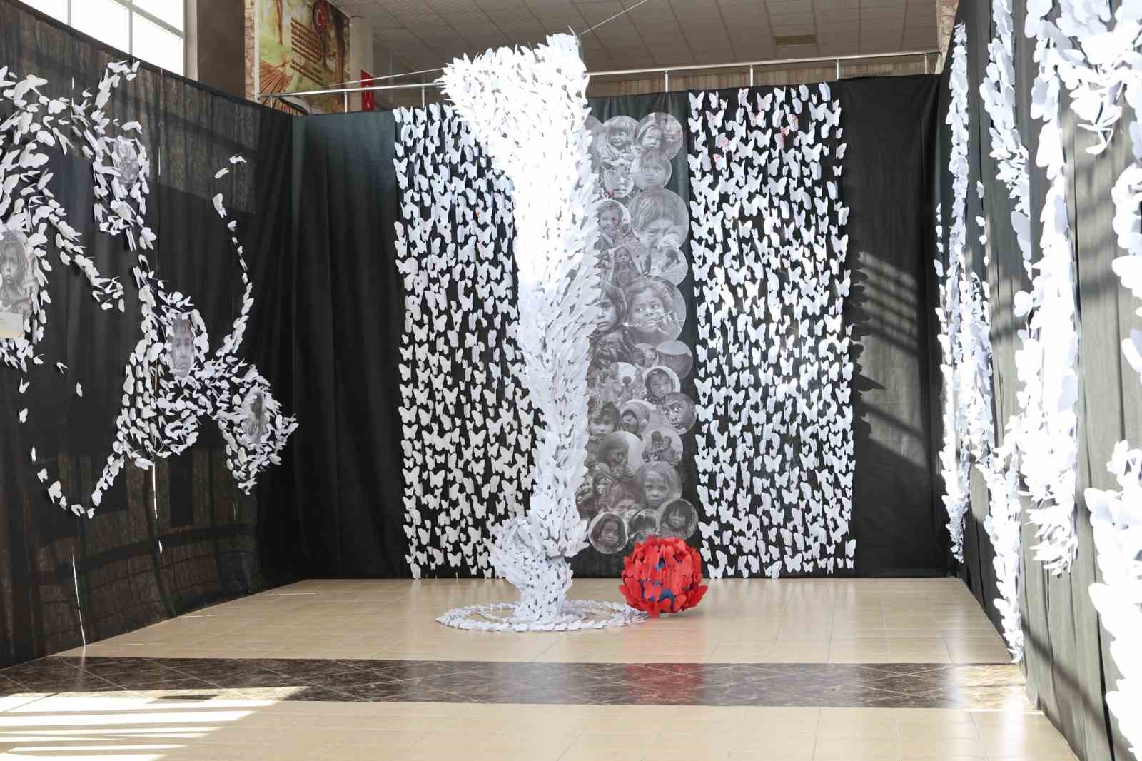 Beyaz kelebekler cennete uçtu
