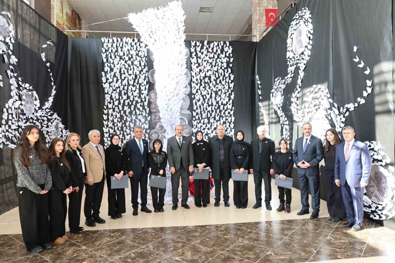 Beyaz kelebekler cennete uçtu
