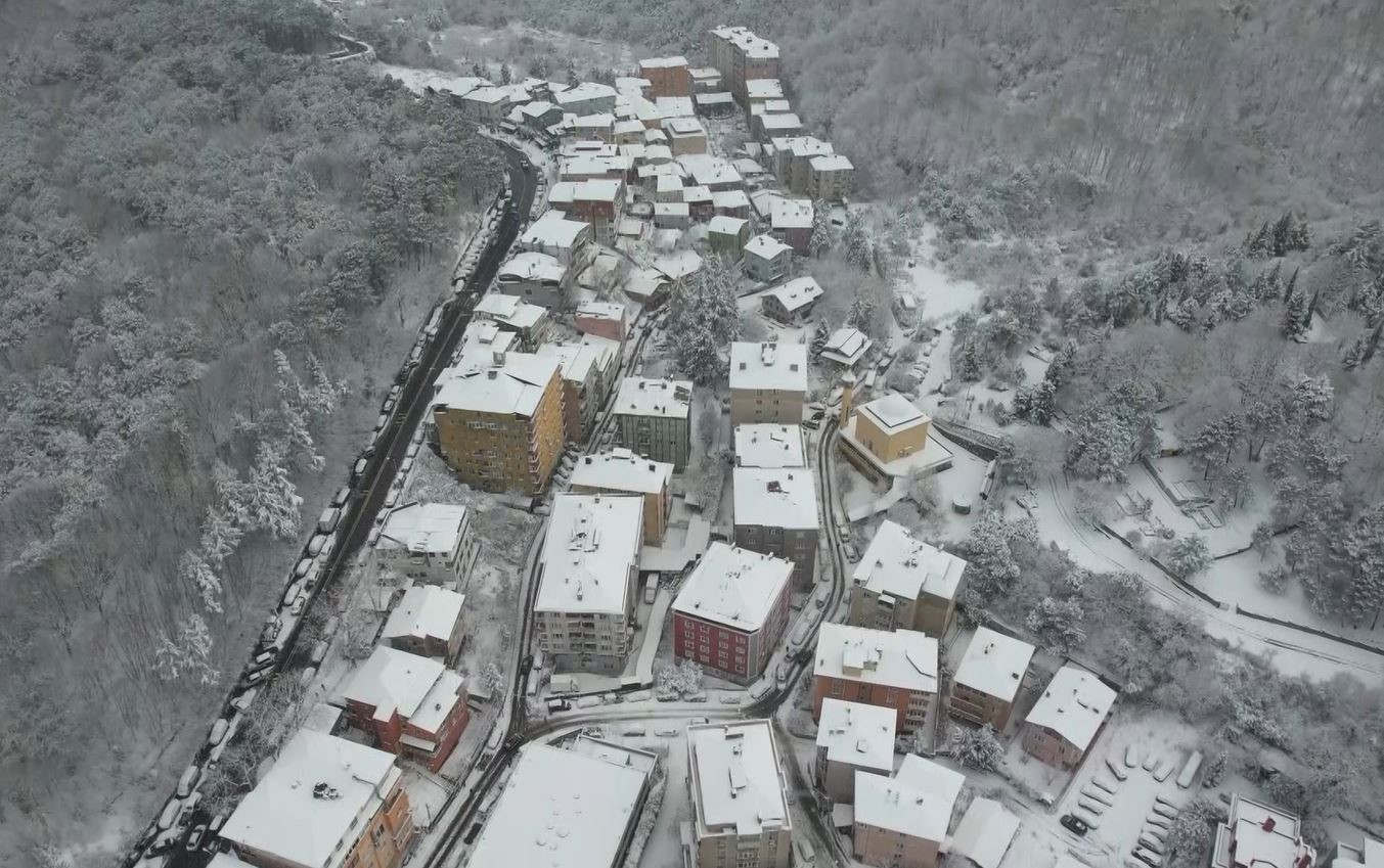 Beyaz örtüyle kaplanan Sarıyer havadan görüntülendi
