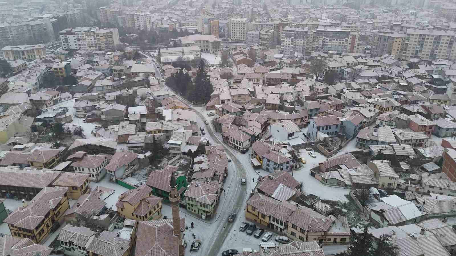 Beyaza sürünen Eskişehir’de kar bereketi
