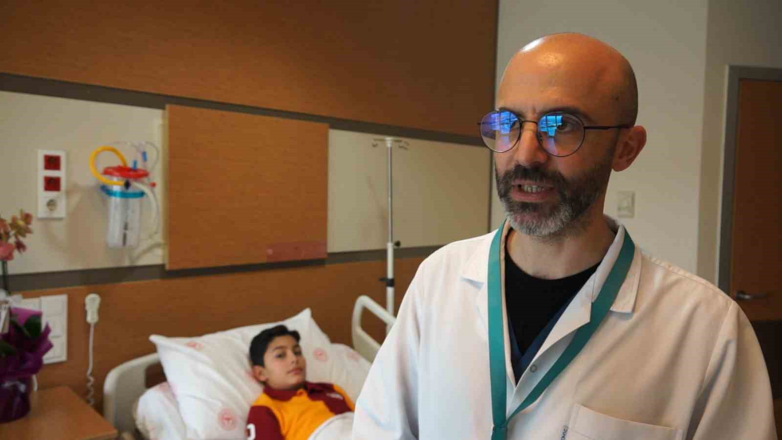 Beyin kanaması geçiren çocuk ameliyatsız tedavi ile hayata tutundu
