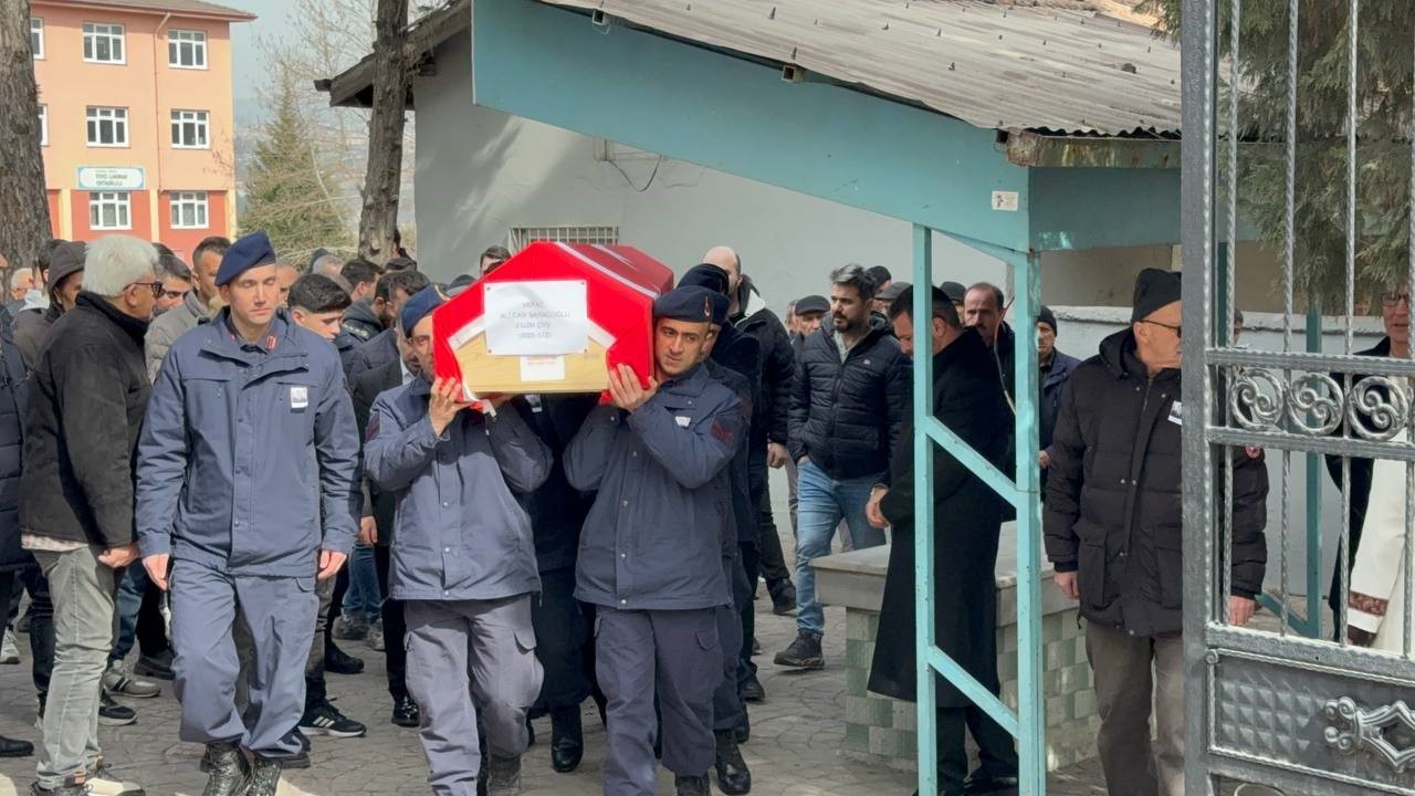 Beylik tabancasıyla intihar eden askeri personel Karabük’te toprağa verildi
