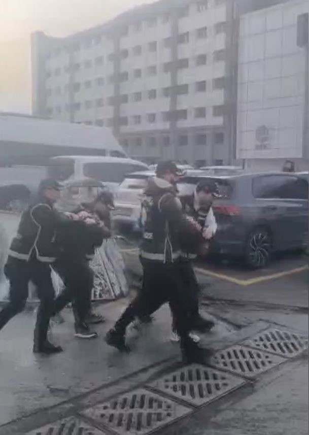 Beylikdüzü’nde iş yeri kurşunlama anı kamerada

