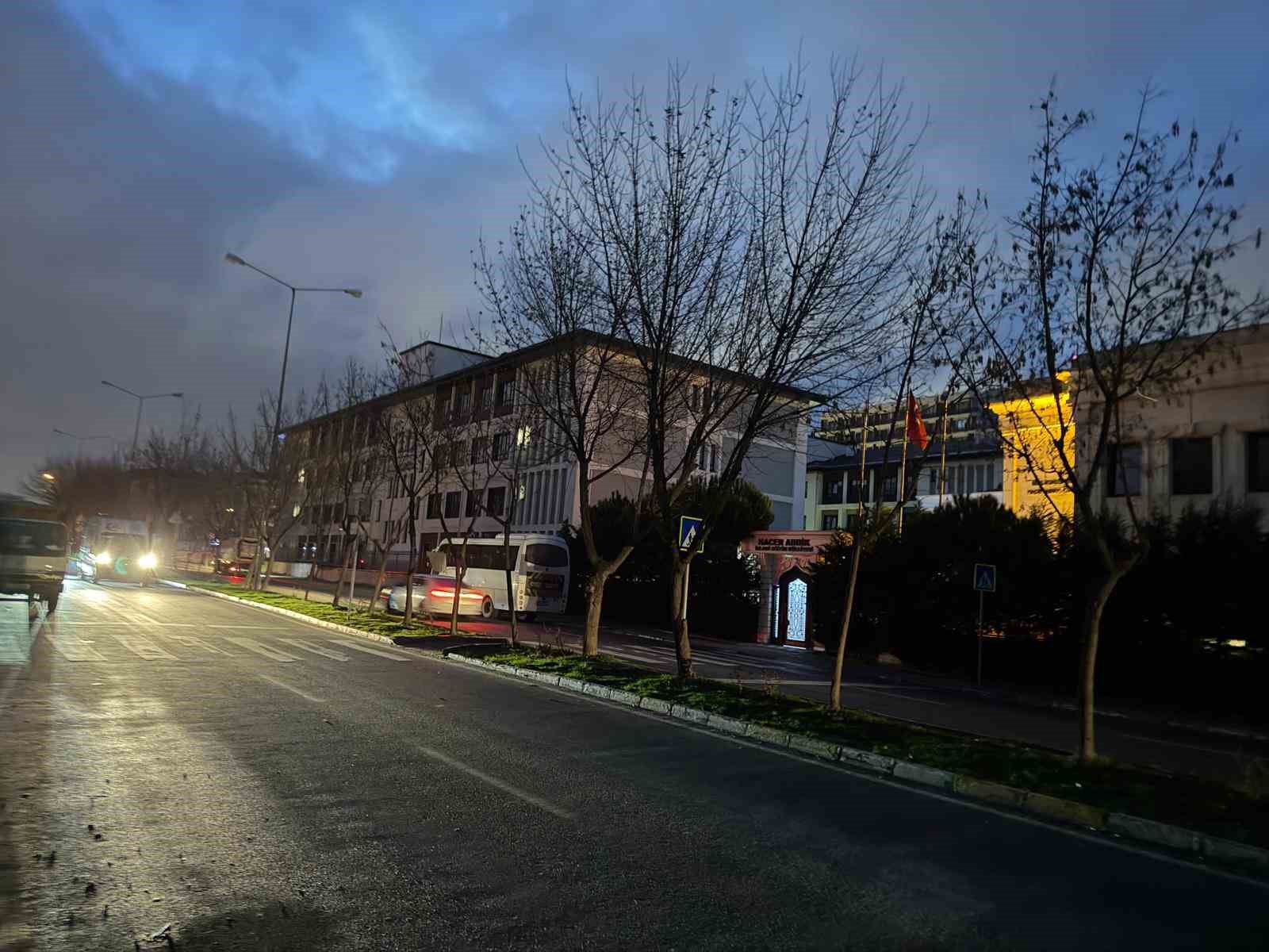 Beylikdüzü’nde sokak aydınlatmalarına bakım yapılmıyor
