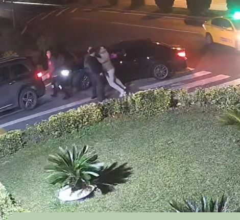 Beylikdüzü’nde yol verme tartışmasında silah çekti; o anlar kamerada
