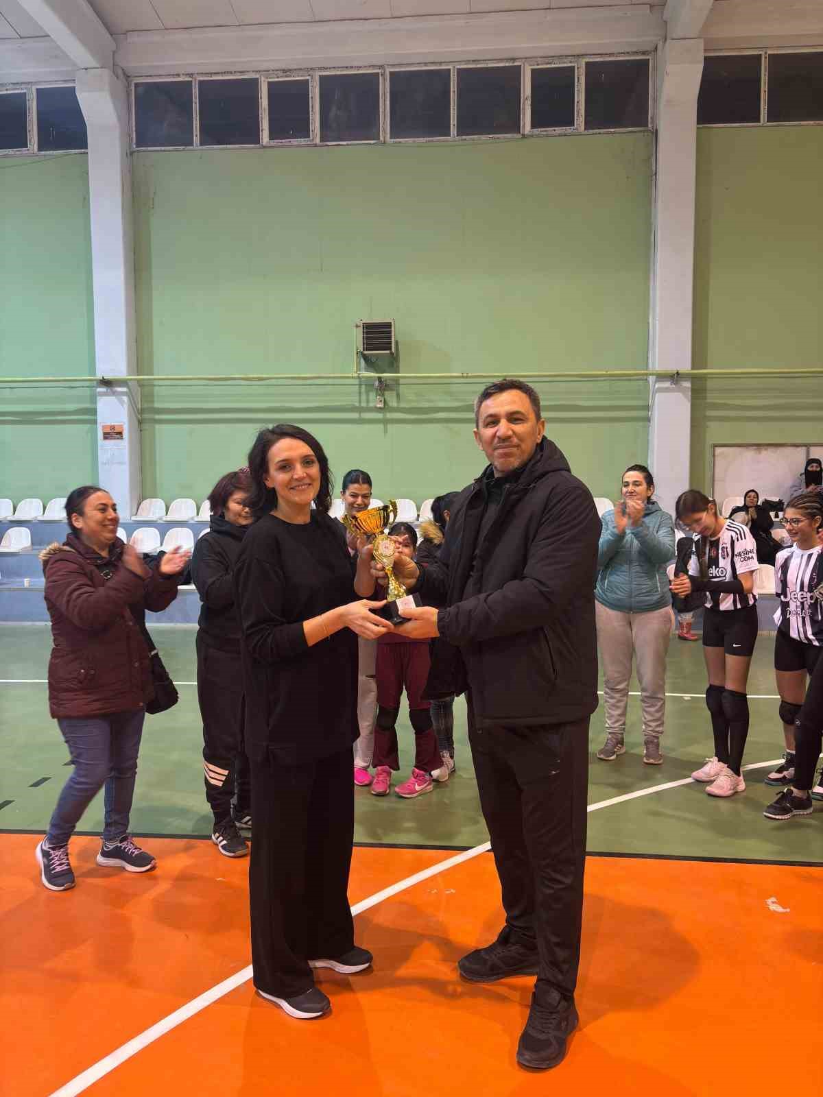 Beylikova’da Anne-Kız Voleybol Turnuvası büyük ilgi gördü
