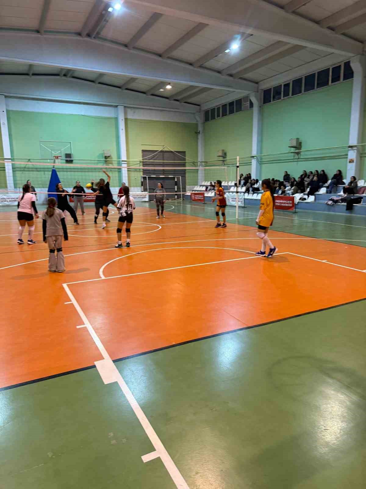 Beylikova’da Anne-Kız Voleybol Turnuvası büyük ilgi gördü
