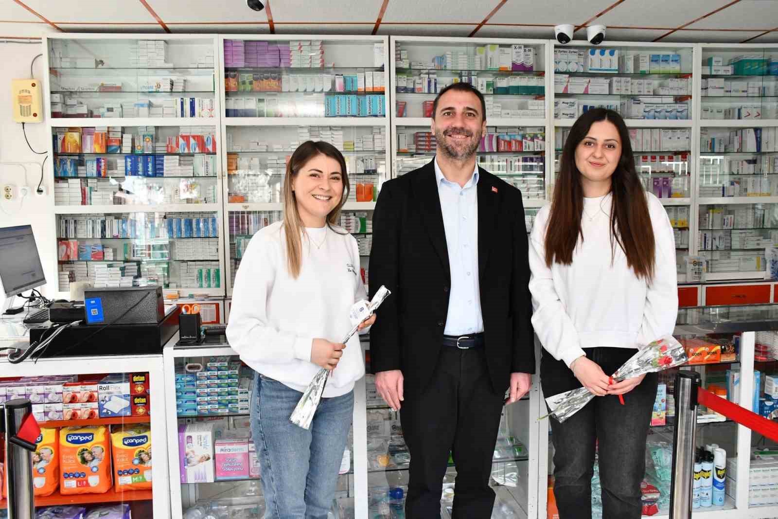 Beylikova’da kadınlar için bin çiçek dağıtıldı
