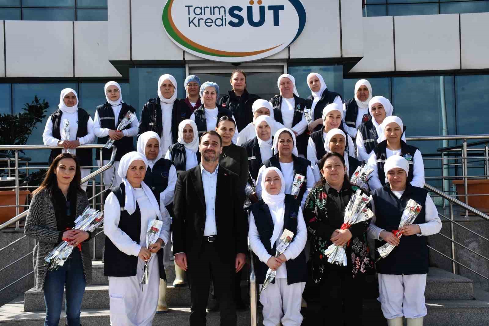 Beylikova’da kadınlar için bin çiçek dağıtıldı
