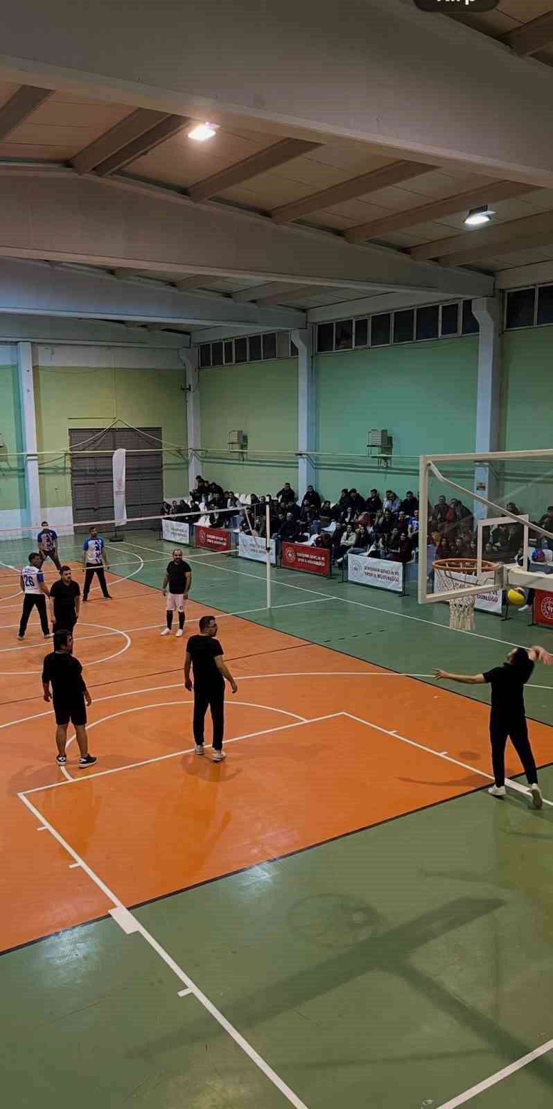 Beylikova’da voleybol turnuvası başladı
