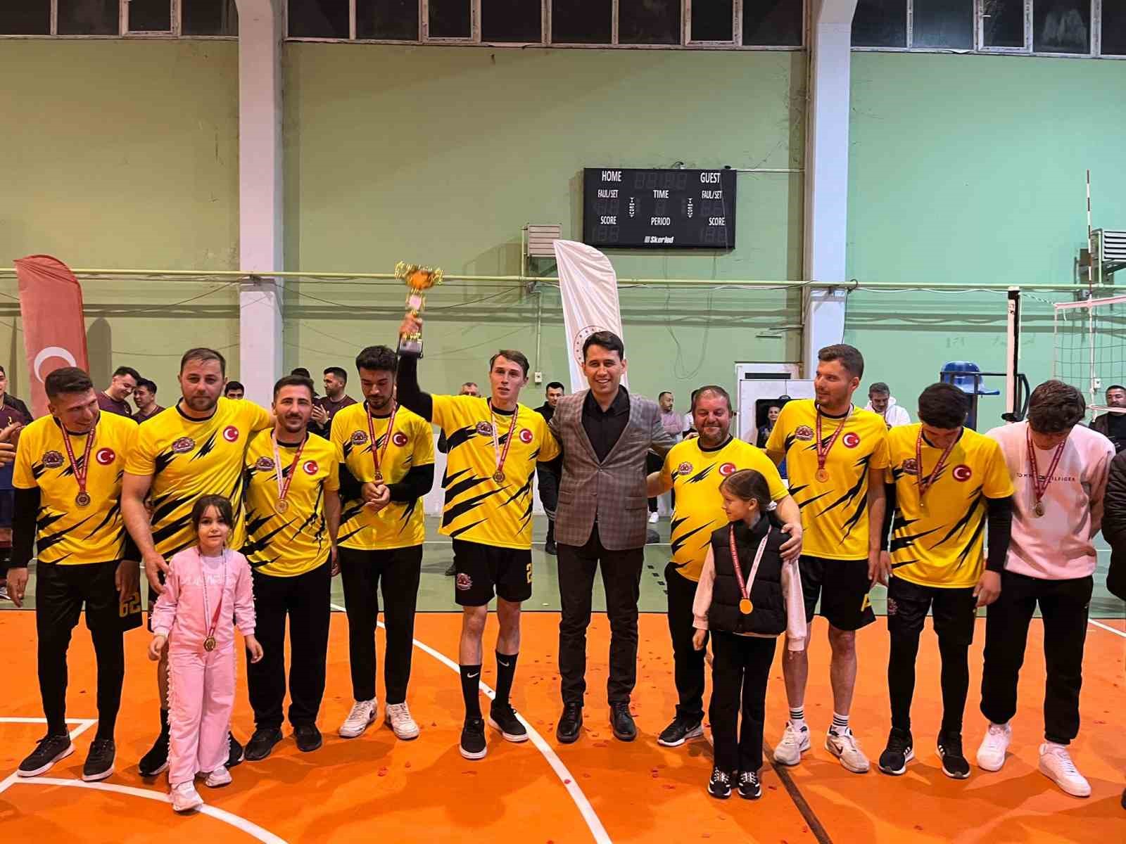 Beylikova’da voleybol turnuvası görkemli finalle tamamlandı
