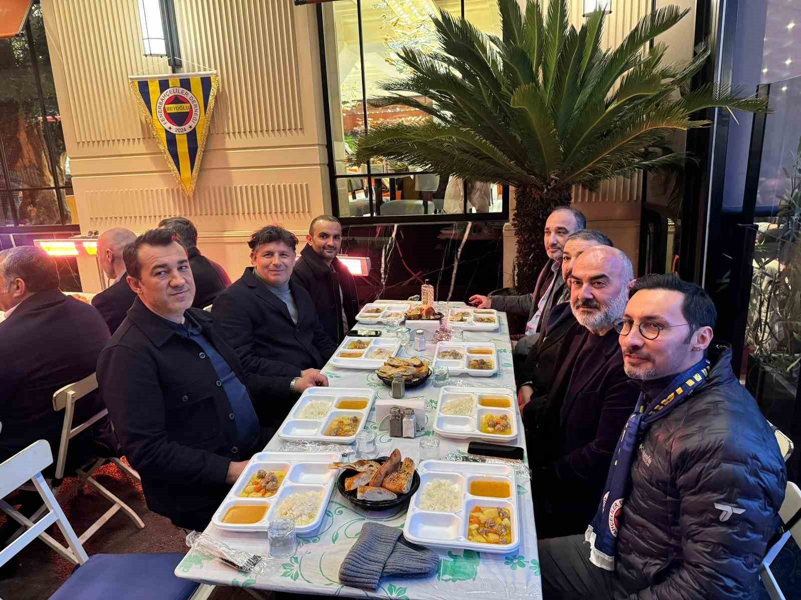 Beyoğlu Fenerbahçeliler Derneği, sokak iftarlarına devam ediyor
