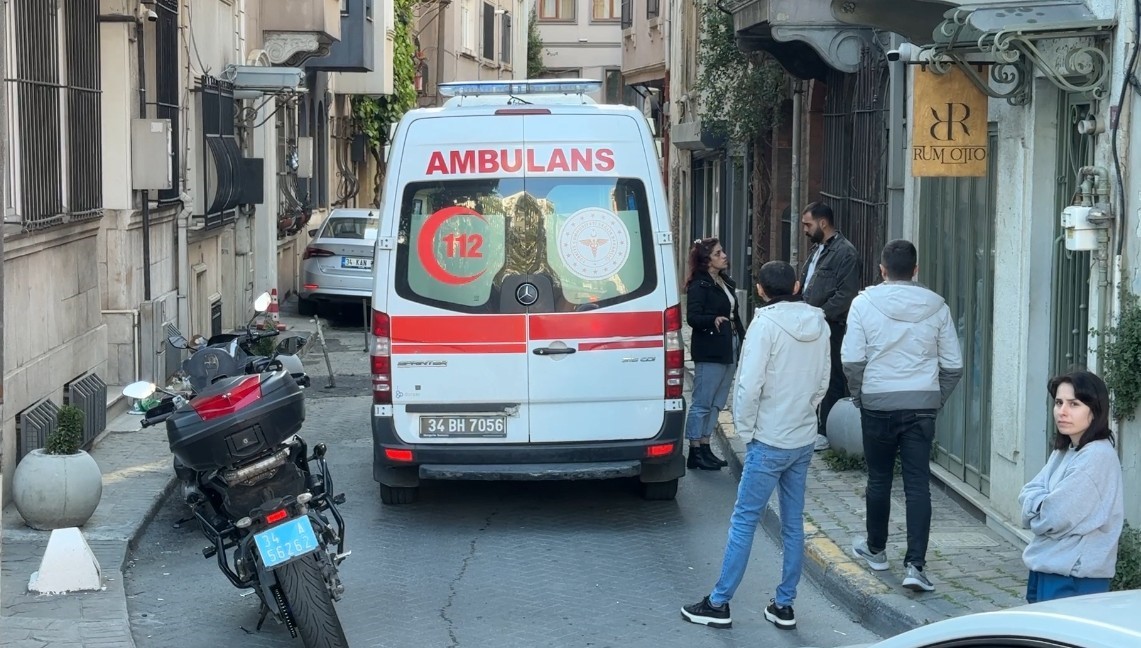 Beyoğlu’nda bir kişi apartman dairesinde ölü bulundu
