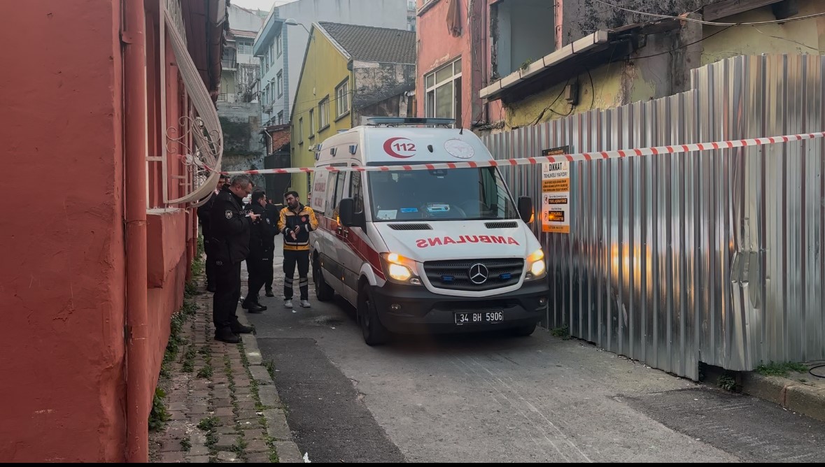 Beyoğlu’nda çıkan yangında 1 yaşındaki bebek hayatını kaybetti, 2 kişi yaralandı
