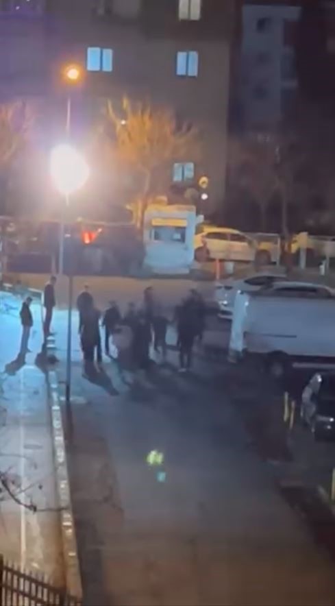 Beyoğlu’nda iki grup tekme tokat birbirine girdi
