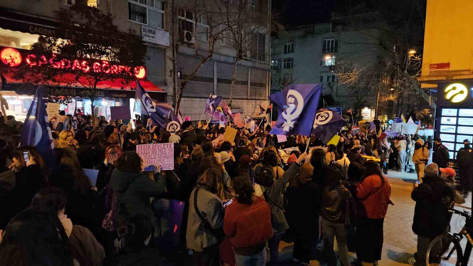 Beyoğlu’nda yasak dinlemeyen 5 gösterici gözaltına alındı
