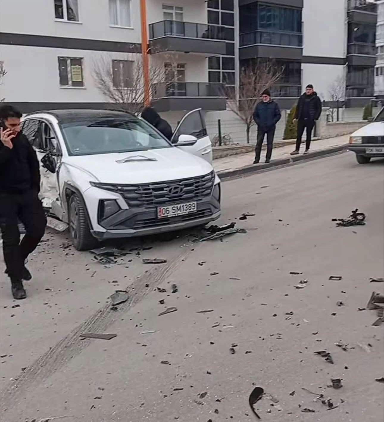 Beypazarı’nda iki otomobilin çarpışması sonucu 3 kişi yaralandı
