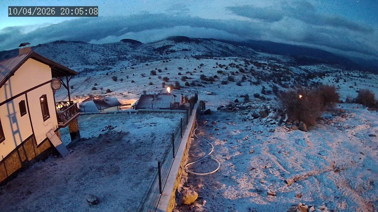 Beypazarı’nın yüksek kesimlerine kar yağışı devam ediyor
