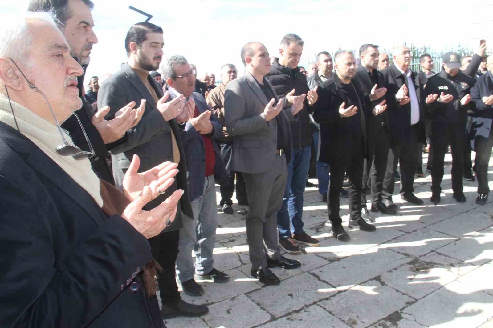 Beyşehir Gölü kıyısında rahmet ve berekete şükür için eller duaya açıldı
