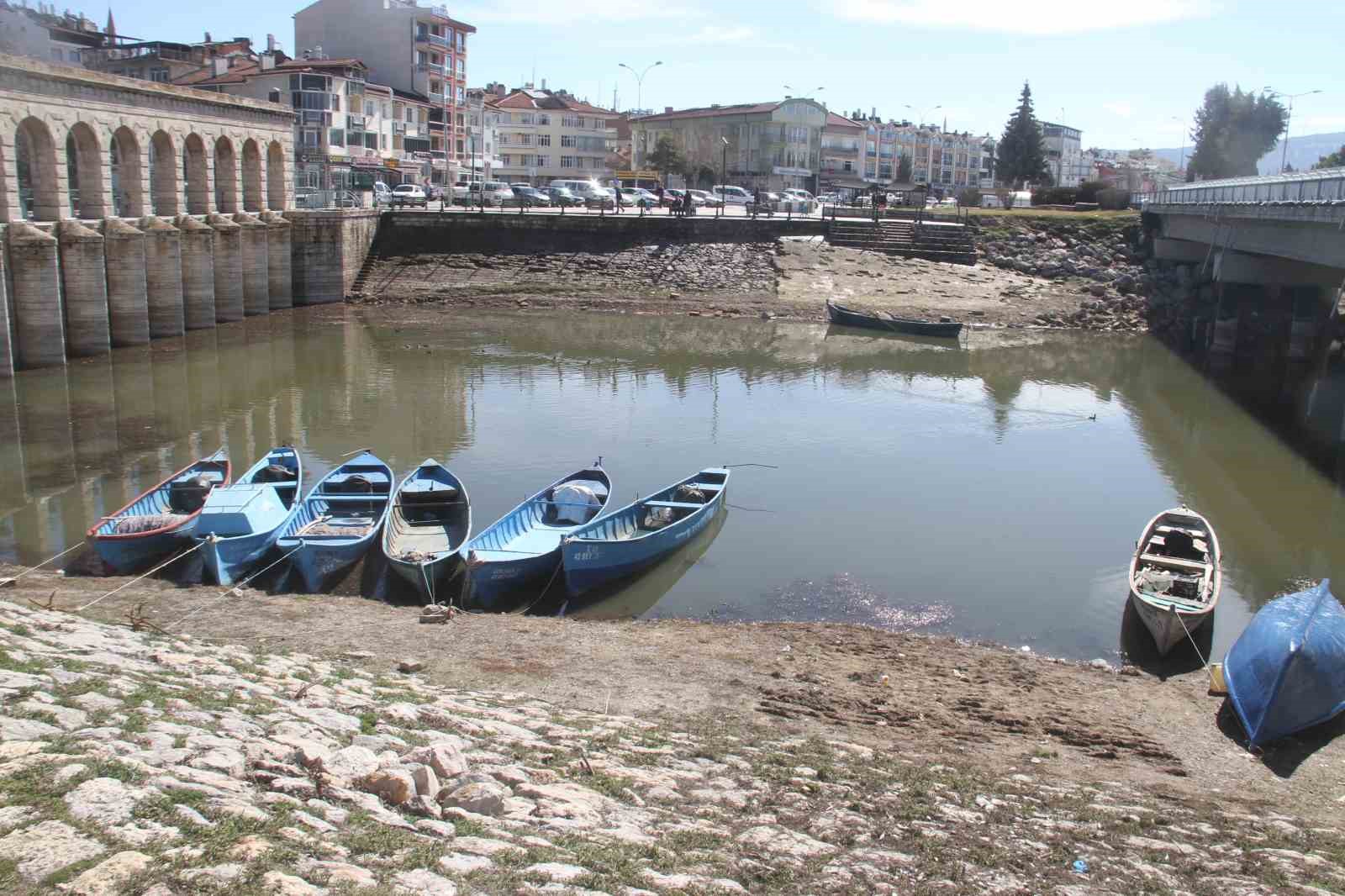 Beyşehir Gölü kıyısında rahmet ve berekete şükür için eller duaya açıldı
