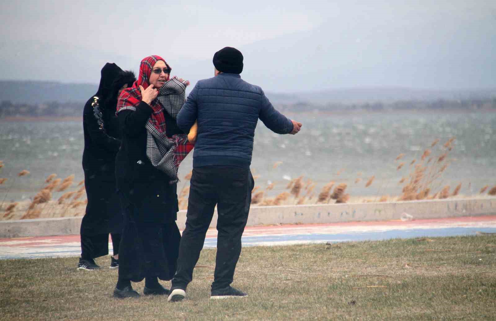 Beyşehir şiddetli fırtınaya teslim oldu
