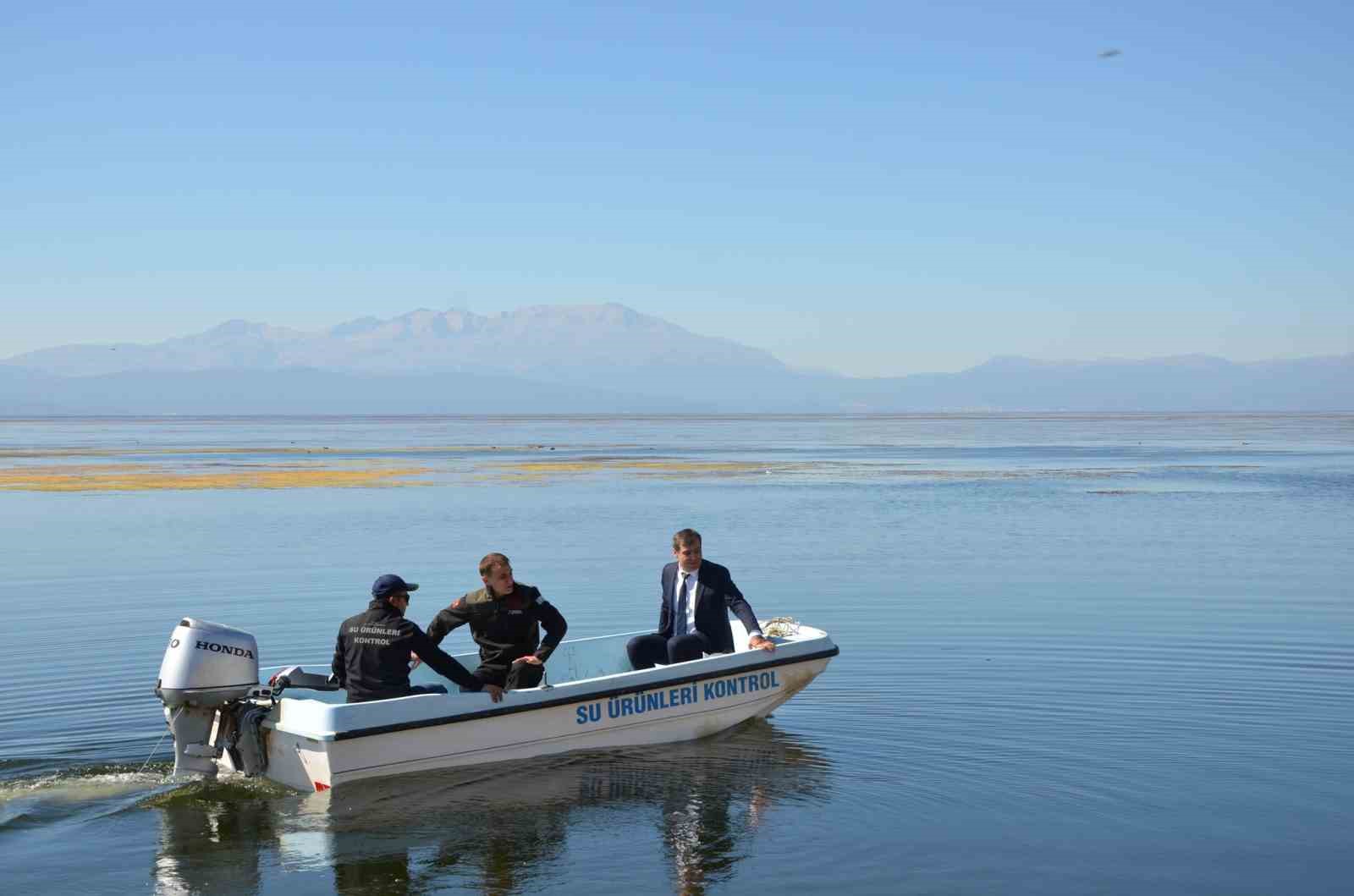 Beyşehir’de av yasağı sürerken balık tezgahlarında süre şartı
Beyşehir’de av yasağı sürerken balık tezgahlarında süre şartı