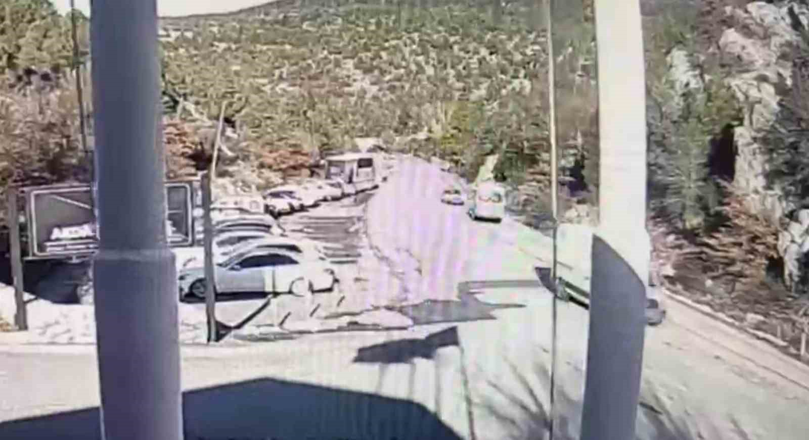 Beyşehir’de bir anlık kontrol kaybı can aldı kaza anı kamerada
