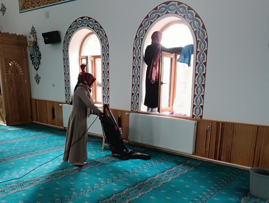 Beyşehir’de camiler Ramazan’a hazır
