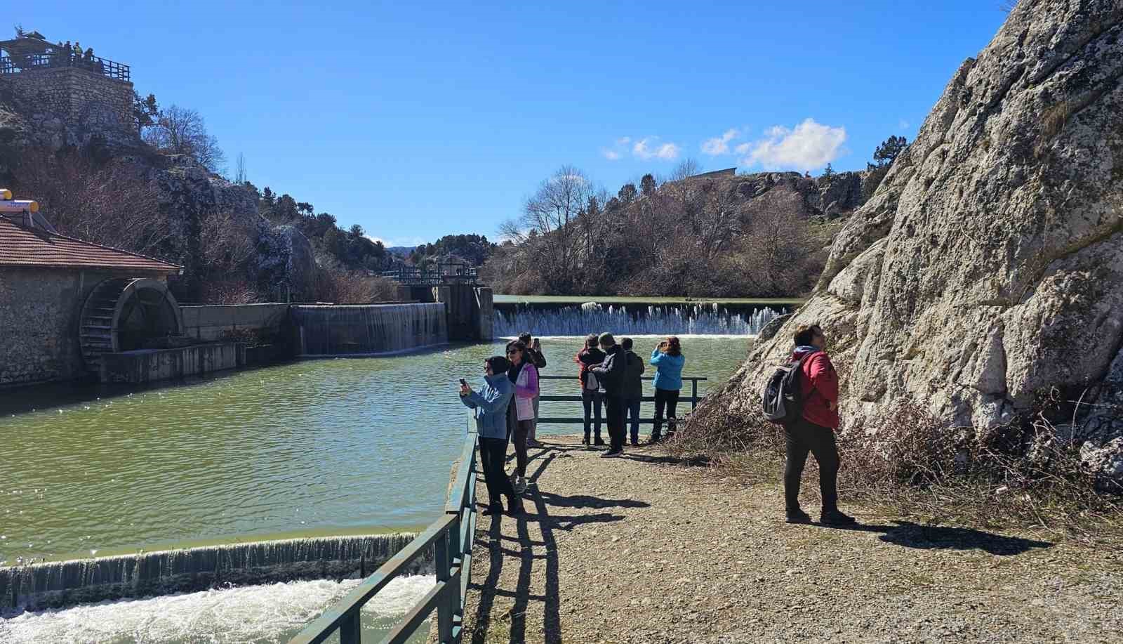 Beyşehir’de kuruyan tabiat harikası yeniden suya kavuştu
